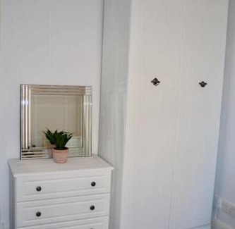 Cardonald Apartment | Amazing 2-Bed Home w/Private Garden Free Parking