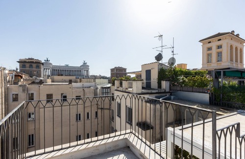 Rome City Centre Apartment | Amazing 3 Levels Penthouse Piazza Venezia