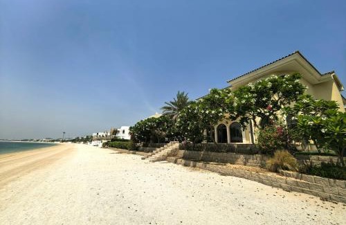 Palm Jumeirah Villa | Amazing 4 bedrooms Villa private Beach and Pool In palm Jumeirah Dubai