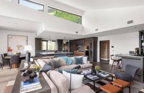 Aspen House | Amazing 5 Bedrm home located in Aspen, Great Views