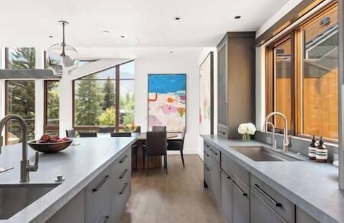 Aspen House | Amazing 5 Bedrm home located in Aspen, Great Views