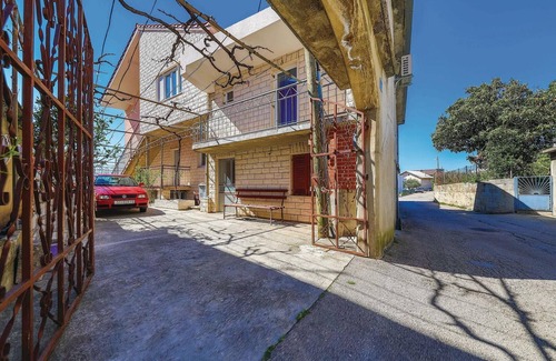Kastel Gomilica Apartment | Amazing apartment in Kastel Gomilica