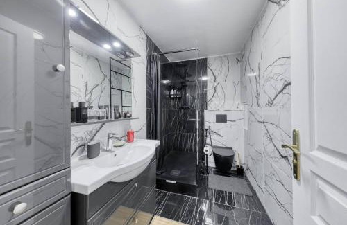 Meudon Apartment | Amazing apartment in a park overlooking Paris