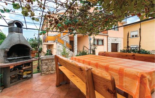 Galizana Apartment | Amazing Apartment In Galizana With Wifi