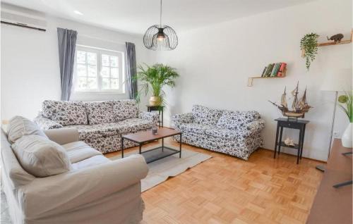 Pirovac Apartment | Amazing Apartment In Kasic With Wifi