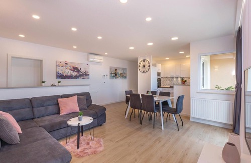 Veliko Brdo Apartment | Amazing apartment in Makarska with WiFi