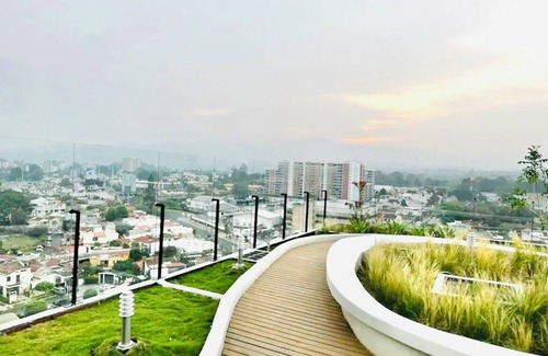 Zona 11 Apartment | Amazing apt near Airport