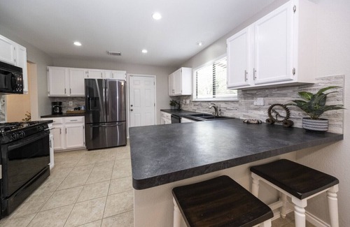 Gracywoods House | Amazing Austin Getaway with Heated Pool in Great Area