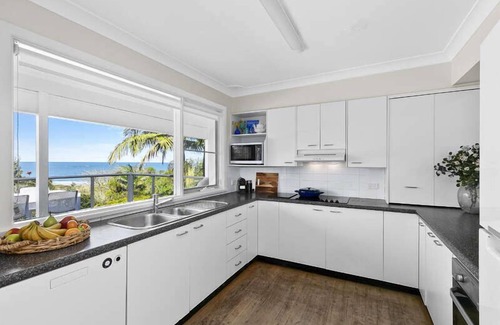 Killcare House | Amazing beach views with a pool. Easy walk to beach and bay