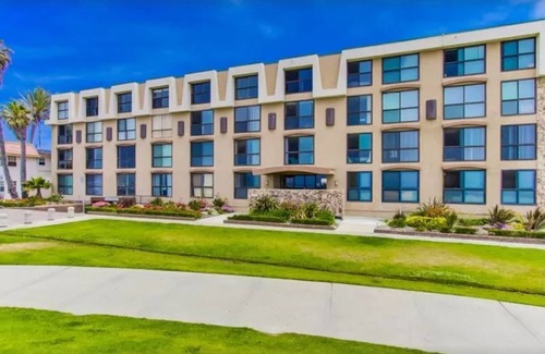 North Pacific Beach Condo | Amazing beachfront condo complex, doesn’t get any better!