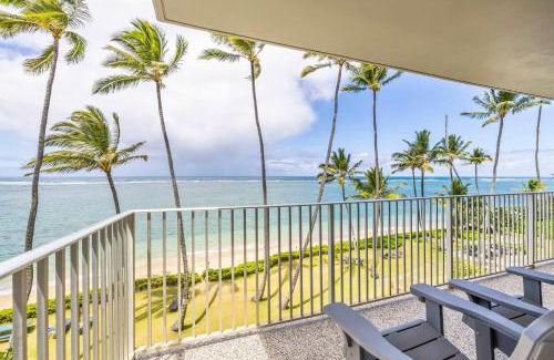 Punaluu House | Amazing Beachfront Condo with AC