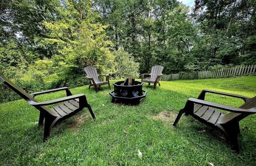 St. Elmo Improvement League House | Amazing Cabin with Stunning Forest Sights in Chattanooga, Tennessee