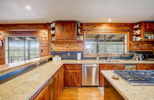 Travis Settlement House | Amazing cabin with private pool, office & guest house - dog-friendly