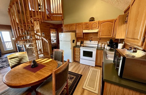 Sevierville Cabin | Amazing Fall Views! Cozy Cabin, HotTub near Pigeon Forge🎡& Gatlinburg⛰️