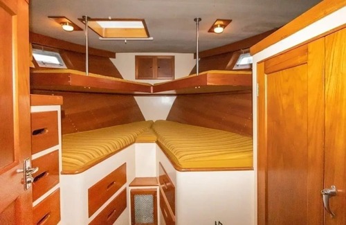 Lottsburg Boat Rental | Amazing Fun with great view 3-bedroom boat with AC and WiFi in Lottsburg