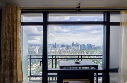 Downtown Apartment | Amazing Gramercy Makati Upper Floor Studio 5918
