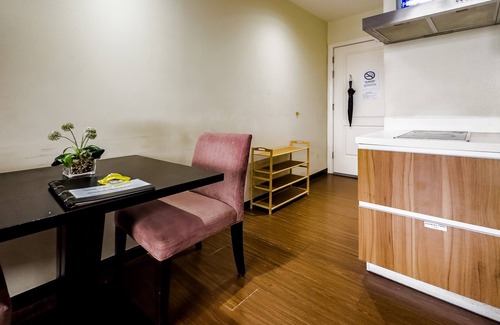 Downtown Apartment | Amazing Gramercy Makati Upper Floor Studio 5507
