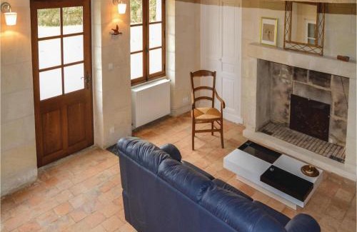 Cravant-les-Coteaux House | Amazing Home In Cravant Les Côteaux