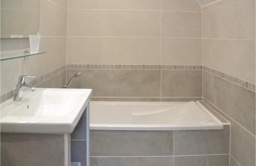 Cravant-les-Coteaux House | Amazing Home In Cravant Les Côteaux