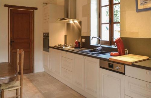 Cravant-les-Coteaux House | Amazing Home In Cravant Les Côteaux