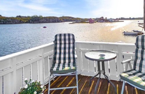 Kalve House | Amazing home in Bakkasund with 3 Bedrooms and WiFi