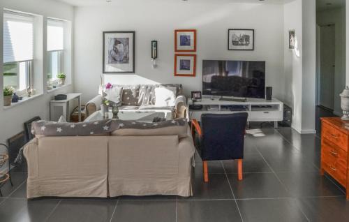 Lillesand House | Amazing Home In Brekkestø With Wifi