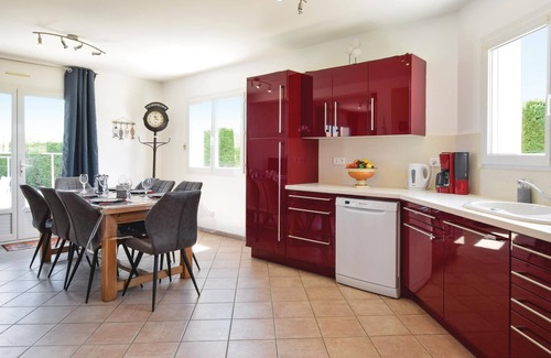 Creances House | Amazing home in Creances with WiFi