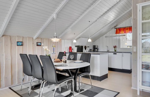 Dronningmolle House | Amazing home in Dronningmølle with WiFi