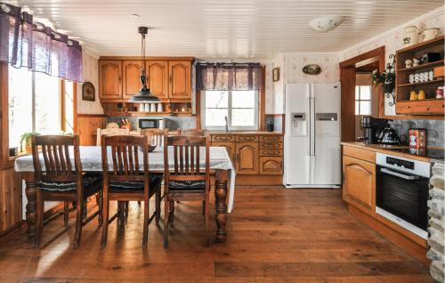 Dals-Ed N House | Amazing Home In Ed With Lake View