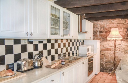 Guern House | Amazing home in Guern with WiFi