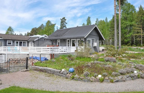 Hammaro House | Amazing home in Hammarö with lake view