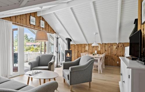 Hejlsminde Strand House | Amazing Home In Hejls With Wifi