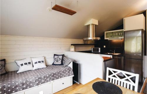 Henan House | Amazing Home In Henån With Wifi