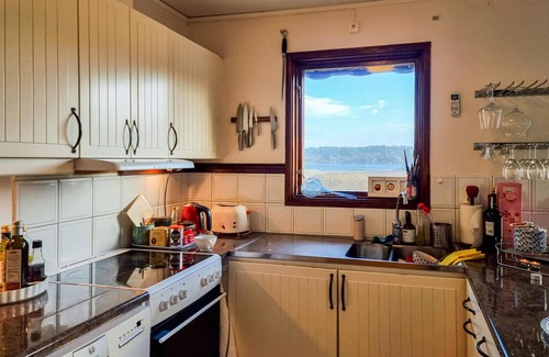 Klovedal House | Amazing home in Klövedal with kitchen