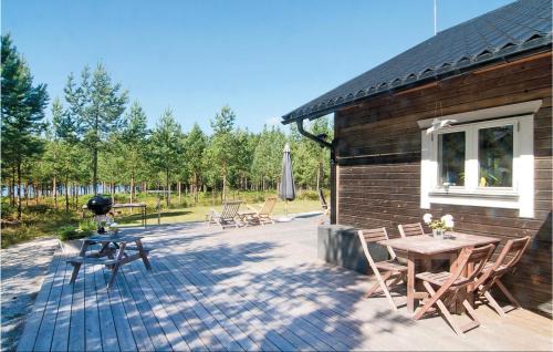 Larbro House | Amazing Home In Lärbro With Kitchen