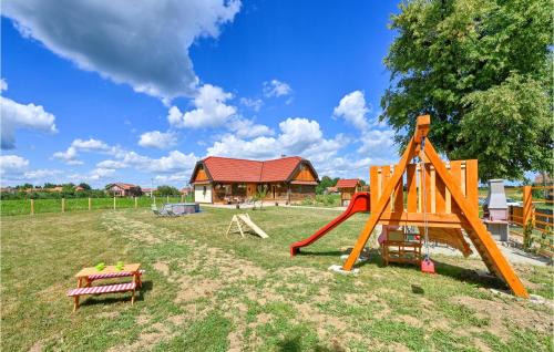 Vrbovec House | Amazing Home In Lonjica With Wifi