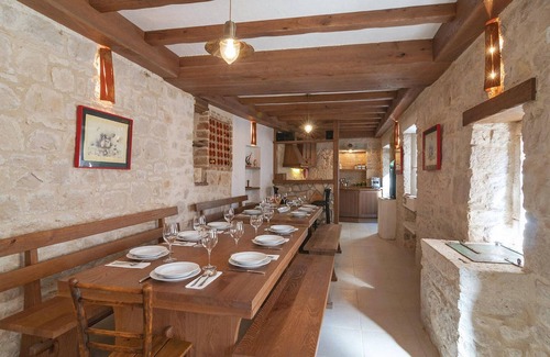 Lozisca House | Amazing home in Lozisca with WiFi