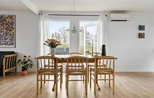 Olsted House | Amazing Home In Ølsted With Kitchen