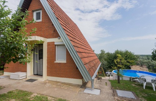 Opatovac House | Amazing home in Opatovac with WiFi