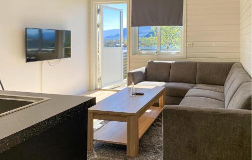 Ulstein Municipality House | Amazing Home In Ørsta With Wifi