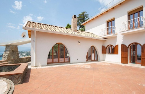 Santa Maria del Mare Torrazzo House | Amazing home in Staletti with WiFi