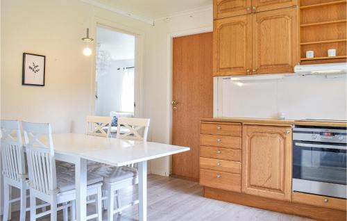 Torangsvag House | Amazing Home In Torangsvåg With Wifi