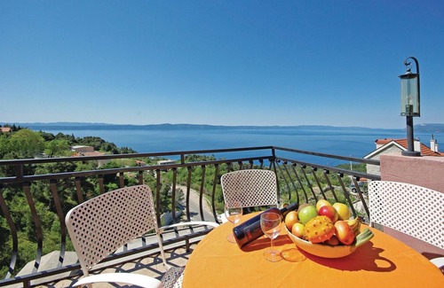 Tucepi House | Amazing home in Tucepi with jacuzzi