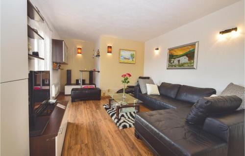 Podumci House | Amazing Home In Unesic With Wifi