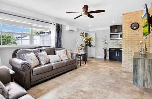 Englewood Park House | Amazing house with Pool4b(4b just 9 minutes from Ventura country club golf