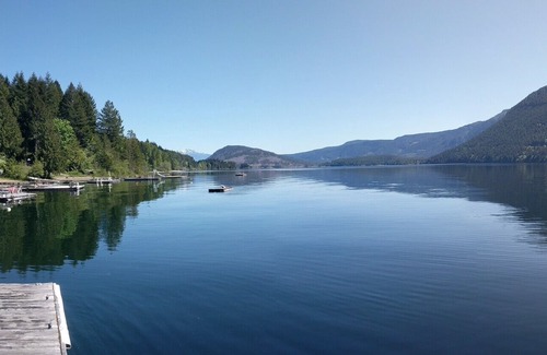 Sproat Lake Cabin | Amazing Lake Front Log Cabin on Sunny Sproat Lake