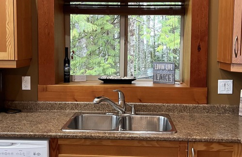 Sproat Lake Cabin | Amazing Lake Front Log Cabin on Sunny Sproat Lake