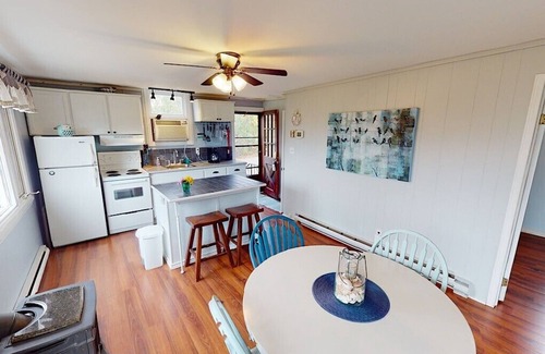 Central Huron Cottage | Amazing Lakeview-Cozy Cottage- Private Beach AccessnSleeps 6