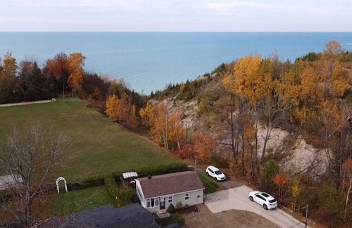 Central Huron Cottage | Amazing Lakeview-Cozy Cottage- Private Beach AccessnSleeps 6