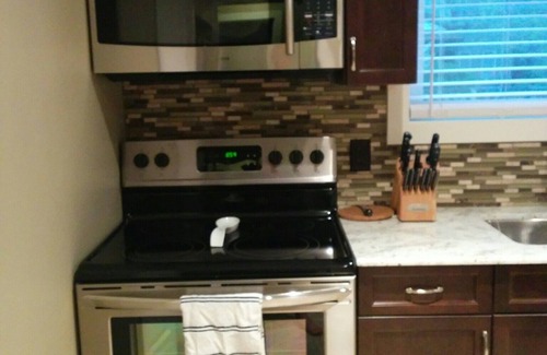 West Hillhurst House | Amazing Location ! Close to Down town, FMC, ACH, UofC , Complete Reno , Quiet